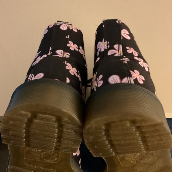 Dr. Martens women floral canvas combat 1460 page meadow boots 7 - Picture 3 of 14